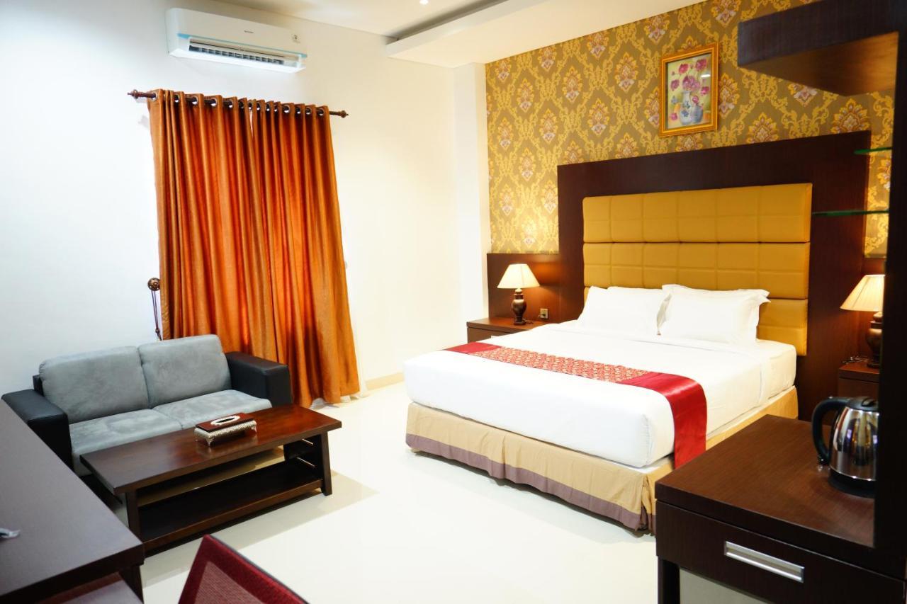 Singapore City Hotel Batu Bara Sungaibalai Ngoại thất bức ảnh